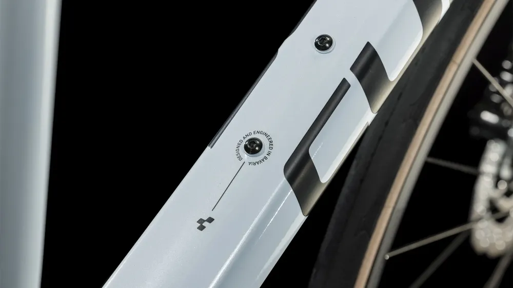 CUBE ATTAIN GTC RACE FLASHWHITE/BLACK 50