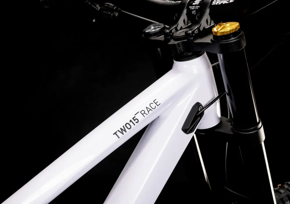 CUBE Two15 Race 27.5 Flashwhite/Black 2022 M