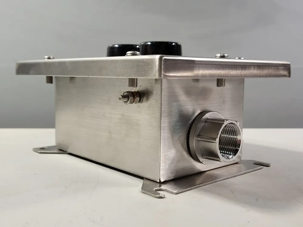 Control Station Dubbel Momentary Start-Stop Push Buttons HKH1BEP2P11P11K8