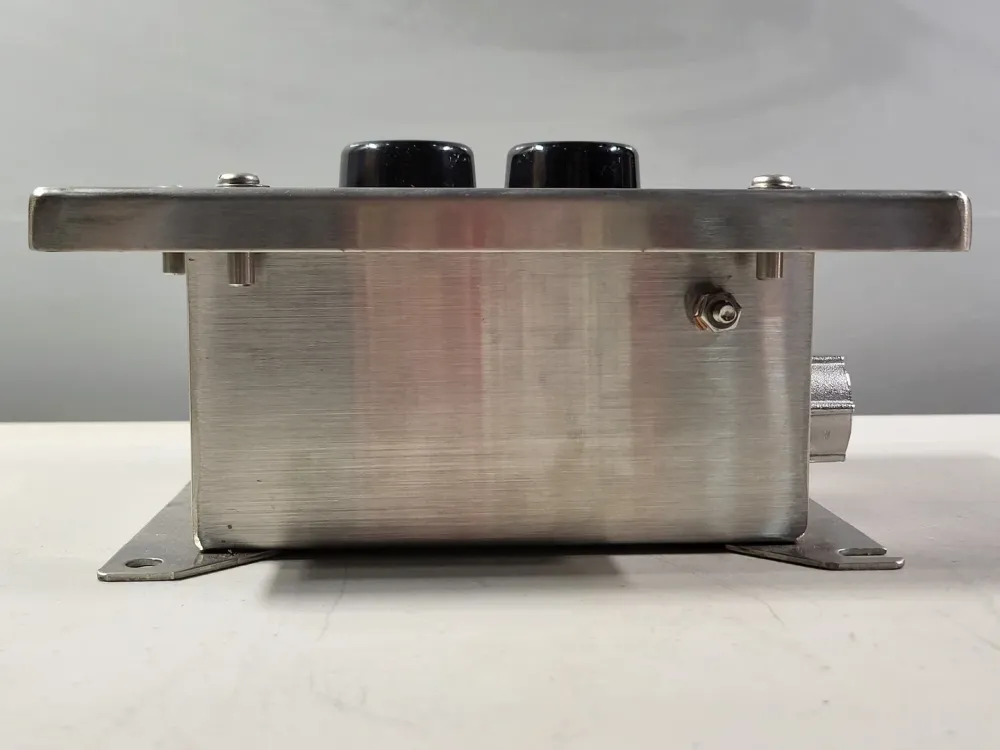 Control Station Tweemaal Momentary Start-Stop Push Buttons HKH1BEP2P11P11K8 met stofkap