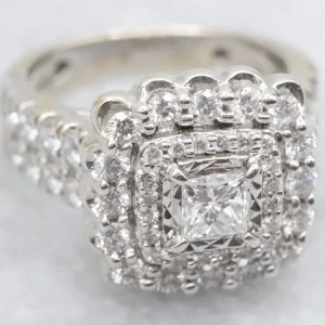 Modern Tweeling Diamond Halo Statement Ring