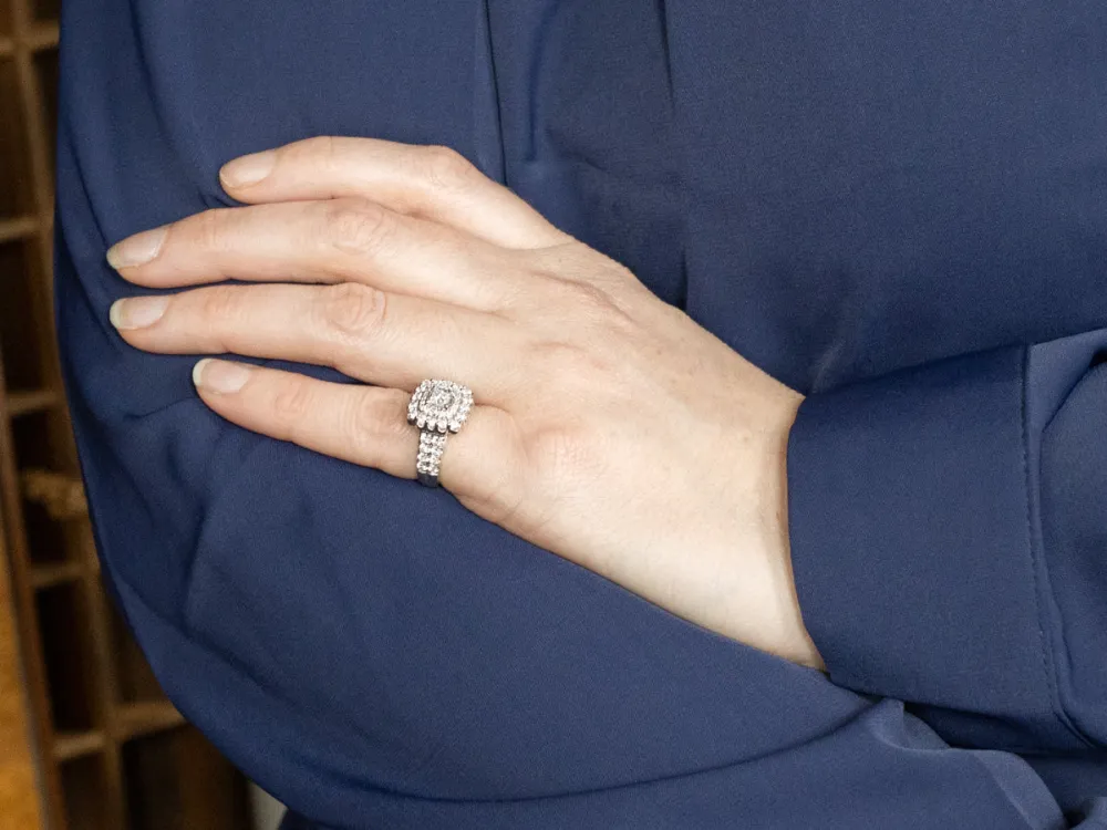 Modern Tweeling Diamond Halo Statement Ring