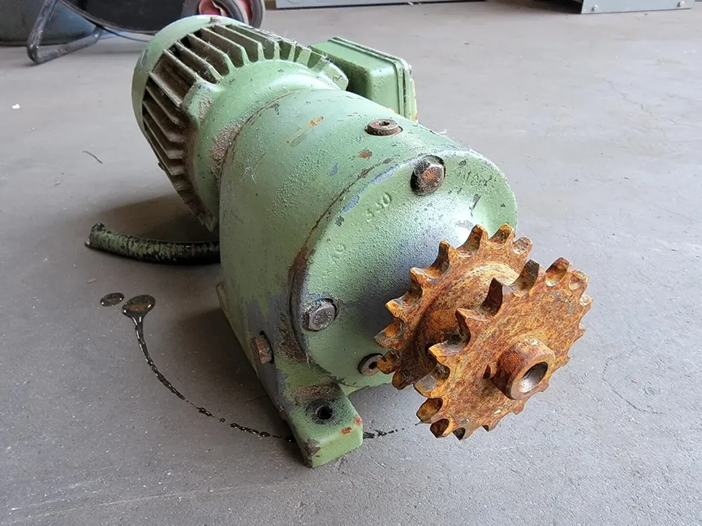 2.25/1.3:1 Ratio Gearbox R40D80K4 w/ 0.75 hp Electric Motor