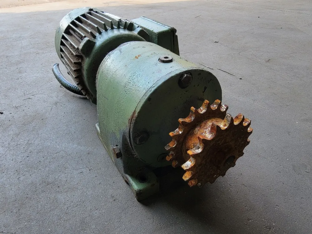 2.25/1.3:1 Ratio Gearbox R40D80K4 w/ 0.75 hp Electric Motor