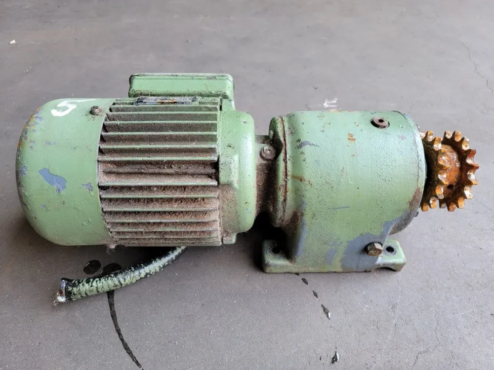 2.25/1.3:1 Ratio Gearbox R40D80K4 w/ 0.75 hp Electric Motor