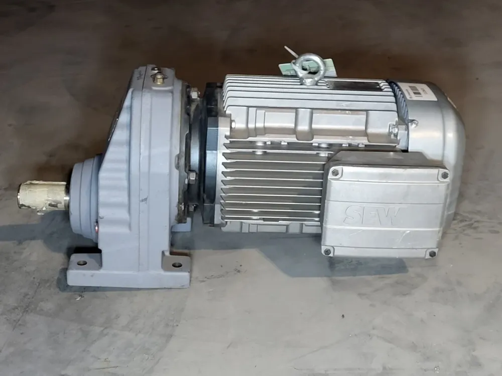 3.48:1 Ratio, Gearmotor RX87/ w/ 12.3 hp Electric Motor uit Frankrijk