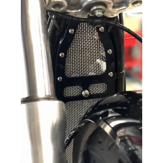 Protector De La Tapa Del Enfriador De Aceite De La M8 Softail met Antivriesbescherming