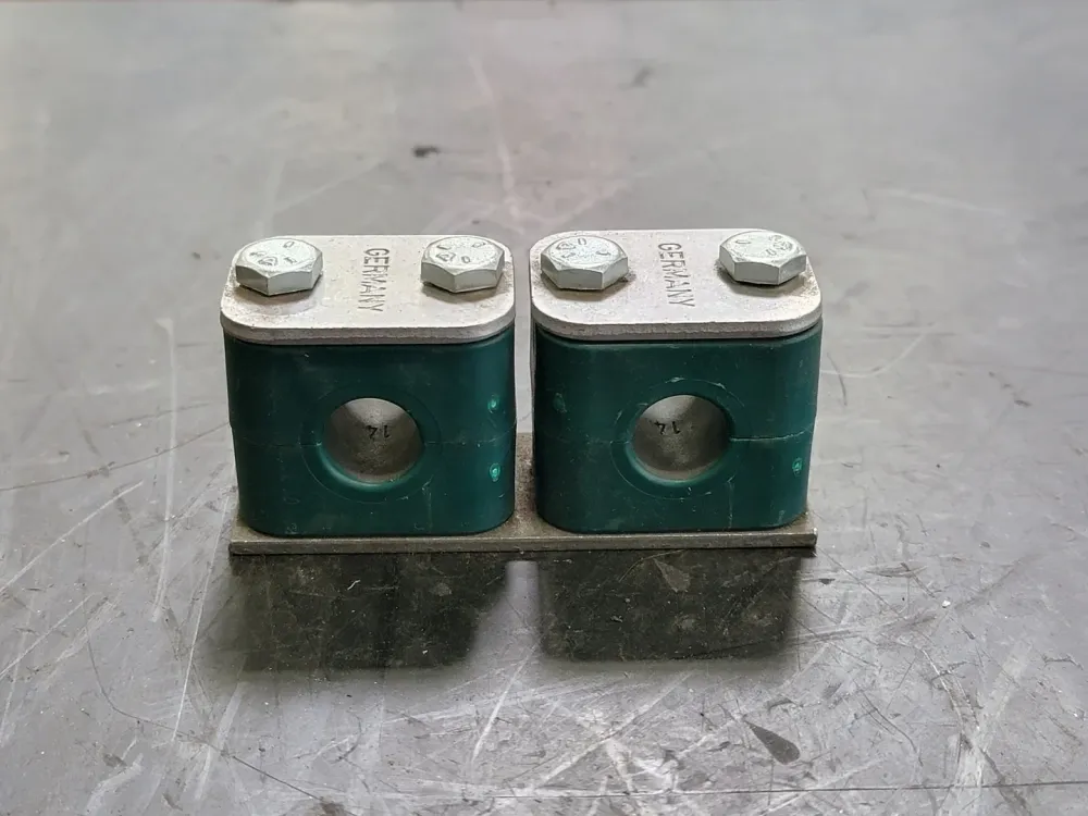Twin Assembly Pipe Clamp 14mm Hole (Box 39)