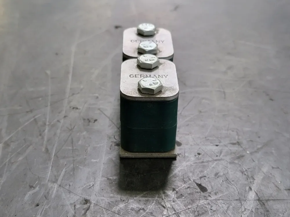 Twin Assembly Pipe Clamp 14mm Hole (Box 39)
