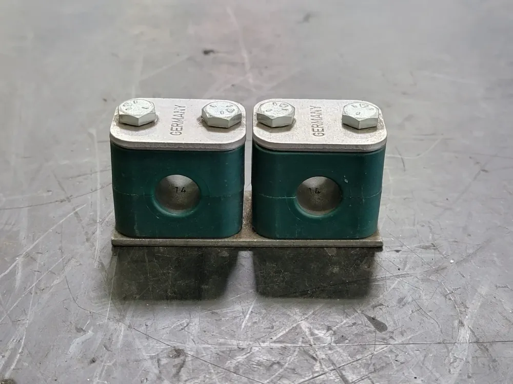 Twin Assembly Pipe Clamp 14mm Hole (Box 39)