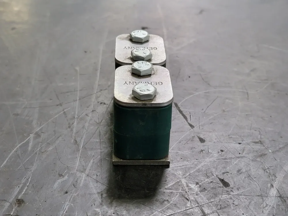 Twin Assembly Pipe Clamp 14mm Hole (Box 39)