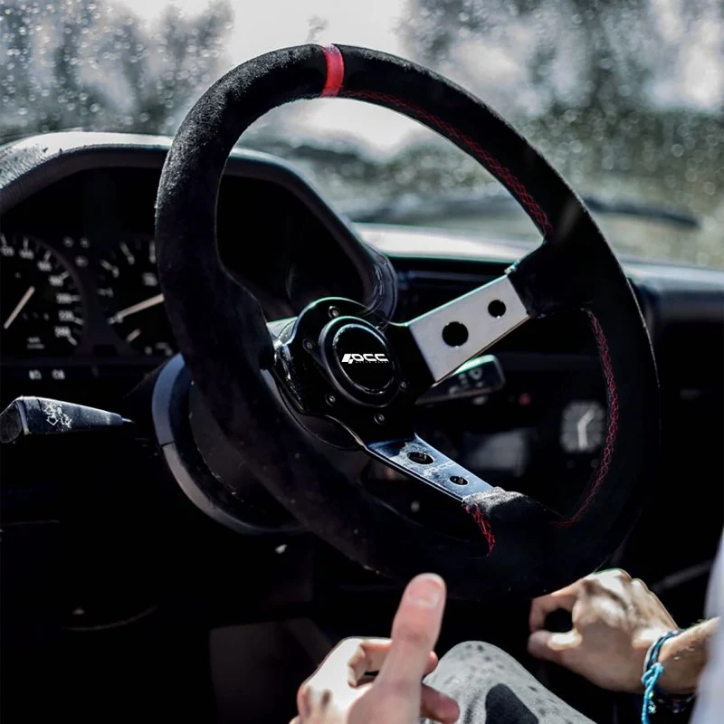 Quick Release VOLANTE DESPLAZADO MOD. TRACK DE PIEL VUELTA BRAZOS NEGROS OCC MOTORSPORT