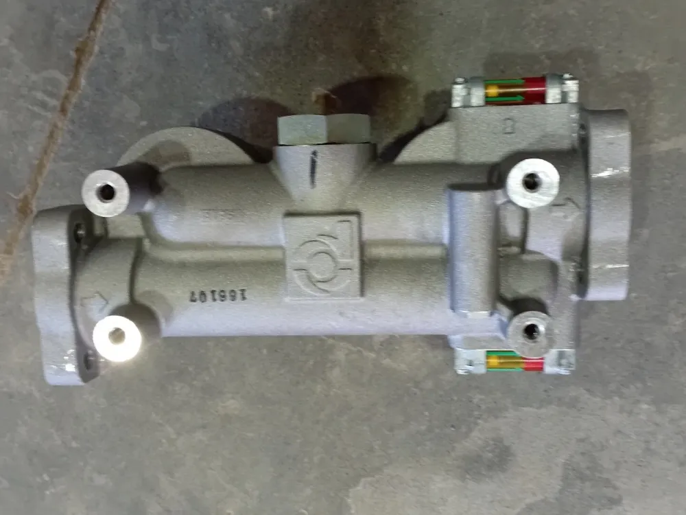 Dual Fuel Filter Head w/ 50psi Bypass P574958