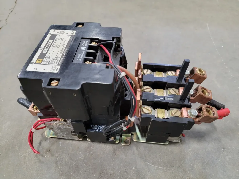 100 hp, NEMA Size 4, 110/120 VAC Coil Non-Reversing Starter 8536SFO1V02S met 400A Piekstroom