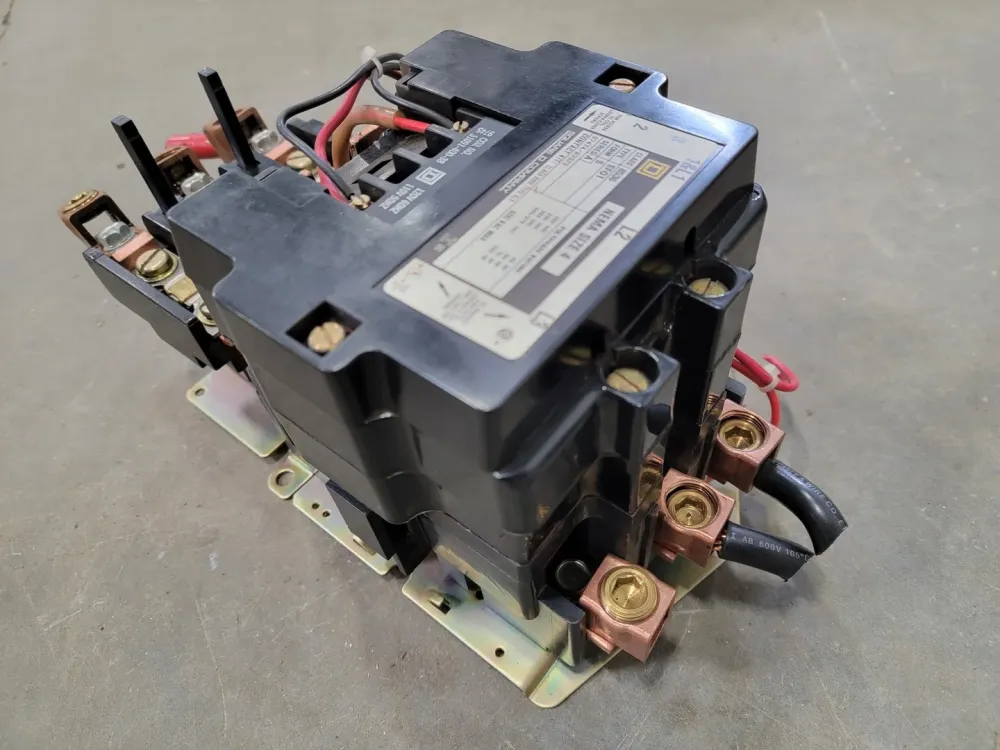 100 hp, NEMA Size 4, 110/120 VAC Coil Non-Reversing Starter 8536SFO1V02S met 400A Piekstroom