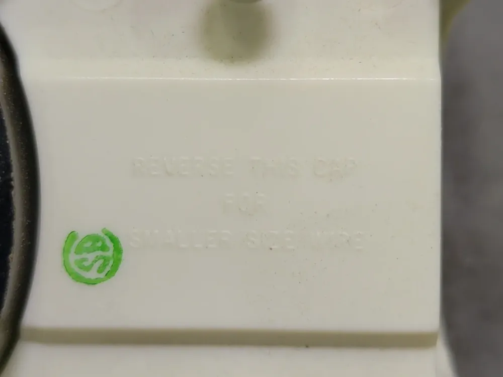 30 Amp, 250V Angle Polyamide Plug 9530-ANP