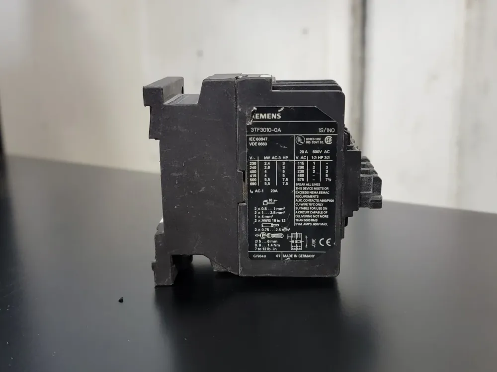 20 Amp, 3 Pole, 1NO, 110/120 VAC Coil Contactor 3TF3010-0AK6 met 400A Piekstroom