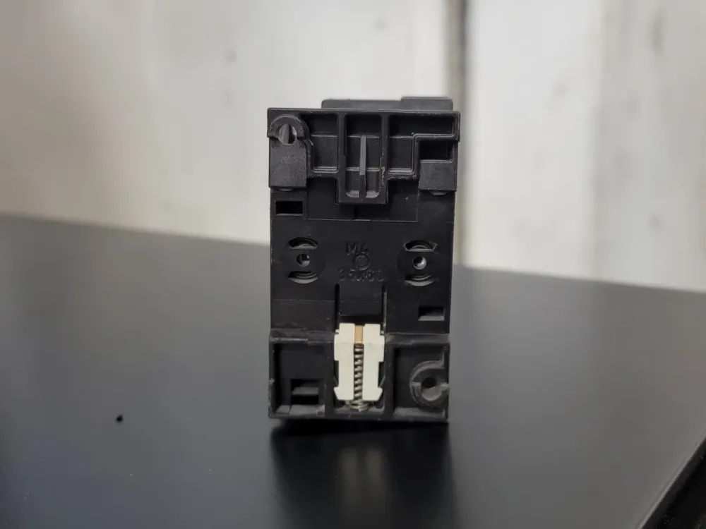 20 Amp, 3 Pole, 1NO, 110/120 VAC Coil Contactor 3TF3010-0AK6 met 400A Piekstroom
