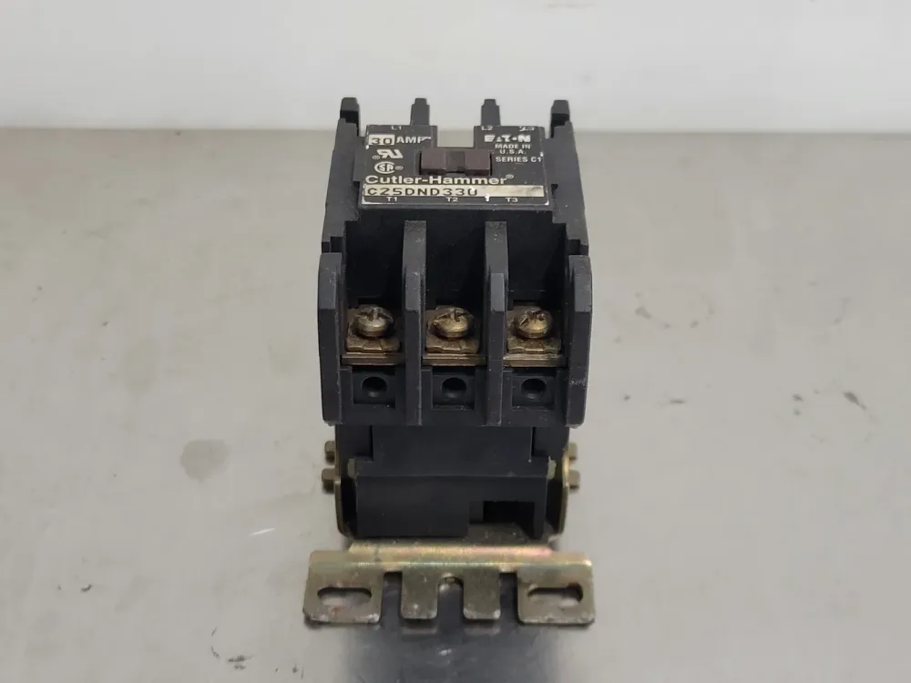 Slimme Lader 30 Amp, 3 Pole, 104-120 VAC Coil Contactor C25DND330
