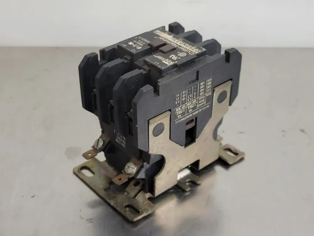 Slimme Lader 30 Amp, 3 Pole, 104-120 VAC Coil Contactor C25DND330