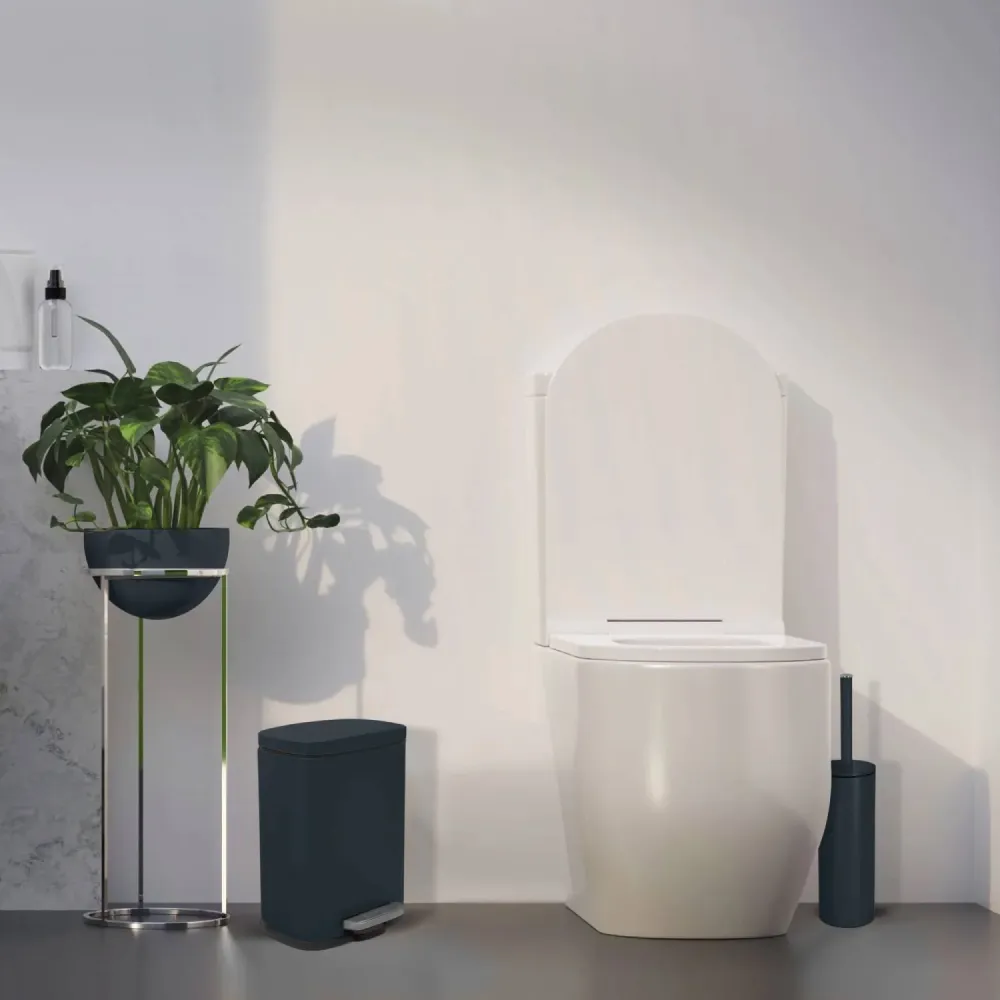 Pedal bin model Akira 5 Lt. doffe black color
