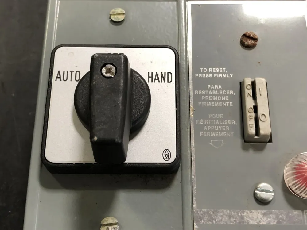 1 hp, NEMA Size 1, 277 VAC Met de hand Starter 2510-FG71