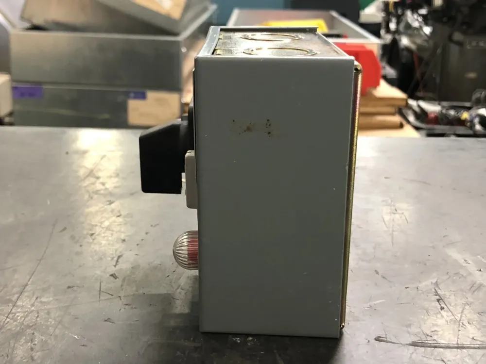 1 hp, NEMA Size 1, 277 VAC Met de hand Starter 2510-FG71
