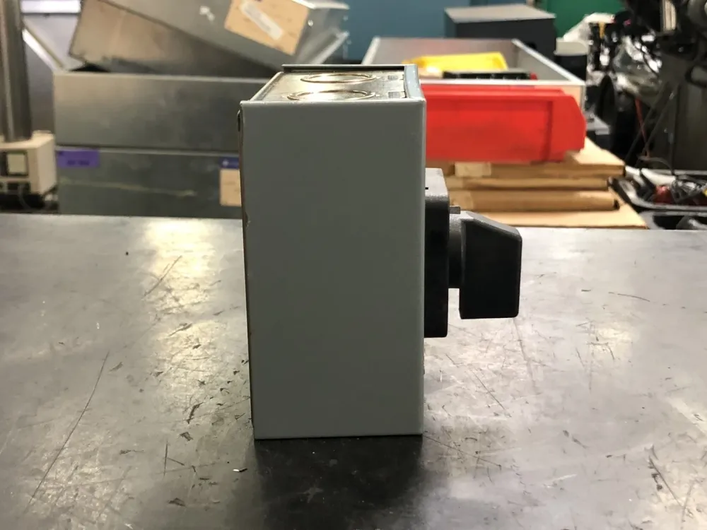 1 hp, NEMA Size 1, 277 VAC Met de hand Starter 2510-FG71