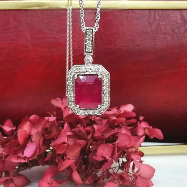 Wisserarm- 18k sneeuwwit gold diamond and ruby pendant