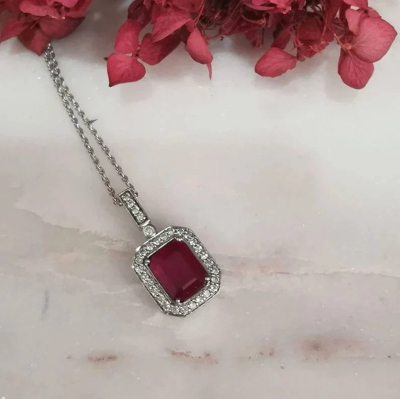 Wisserarm- 18k sneeuwwit gold diamond and ruby pendant