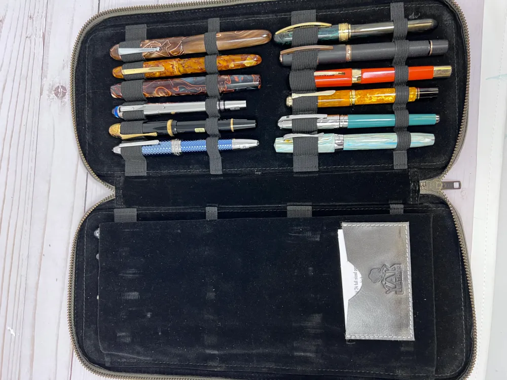 Pen Boutique Yak Leren 24 Pen Zipped - Crazy Horse - Grey/Tan