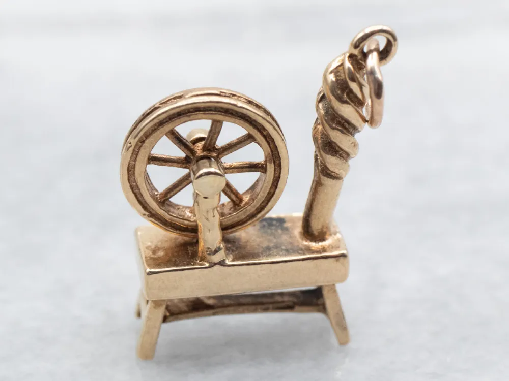 Sleeping Beauty's Gouden Spinning Wheel Charm
