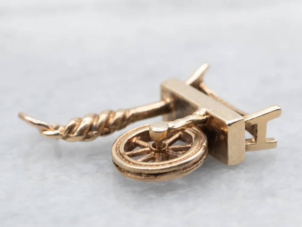 Sleeping Beauty's Gouden Spinning Wheel Charm