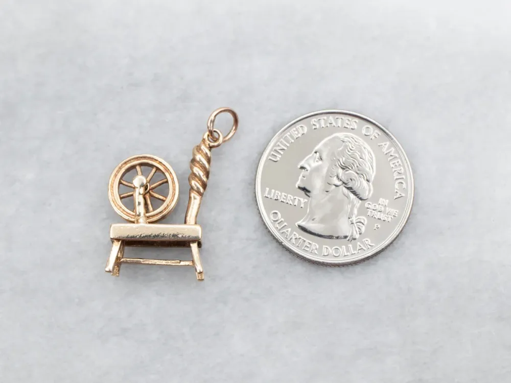 Sleeping Beauty's Gouden Spinning Wheel Charm