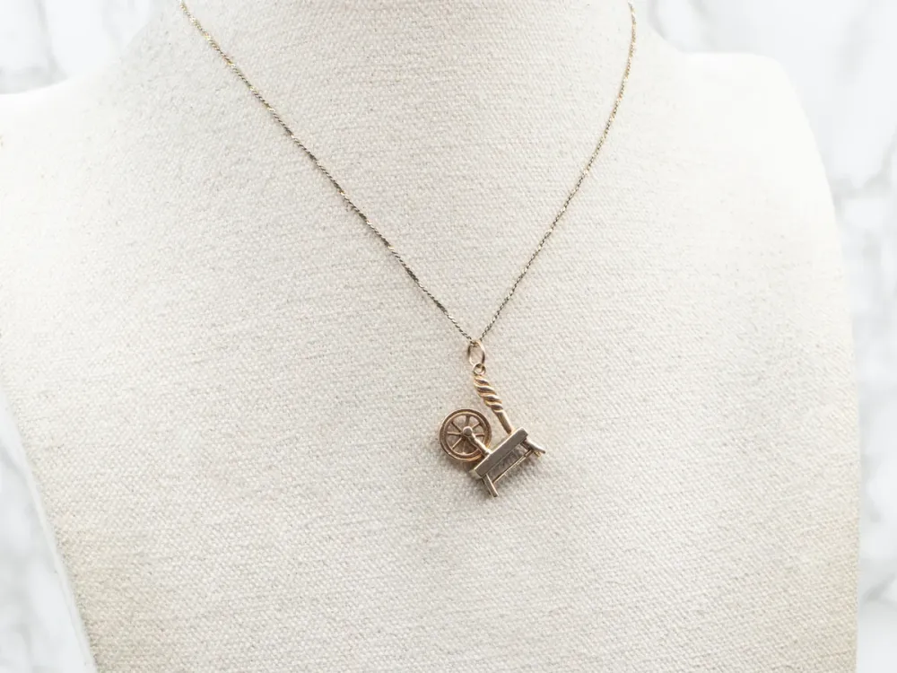 Sleeping Beauty's Gouden Spinning Wheel Charm