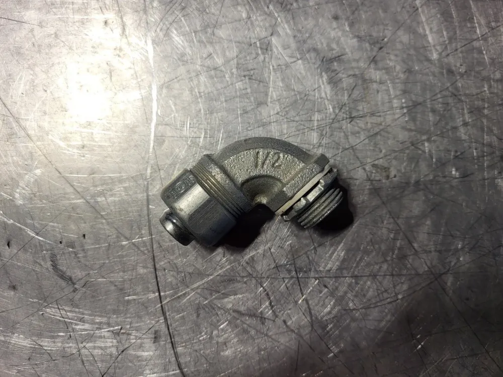 1/2", 90 Deg. Liquid Tight Connector MPT 5252 met 6 verschillende bits
