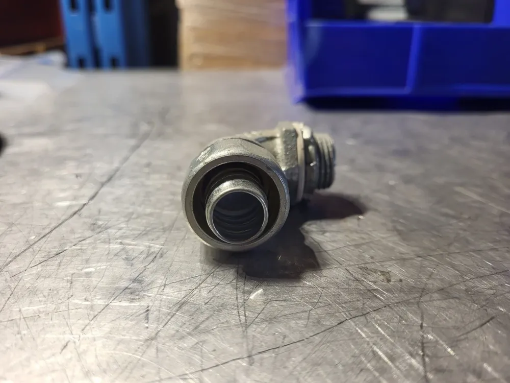 1/2", 90 Deg. Liquid Tight Connector MPT 5252 met 6 verschillende bits