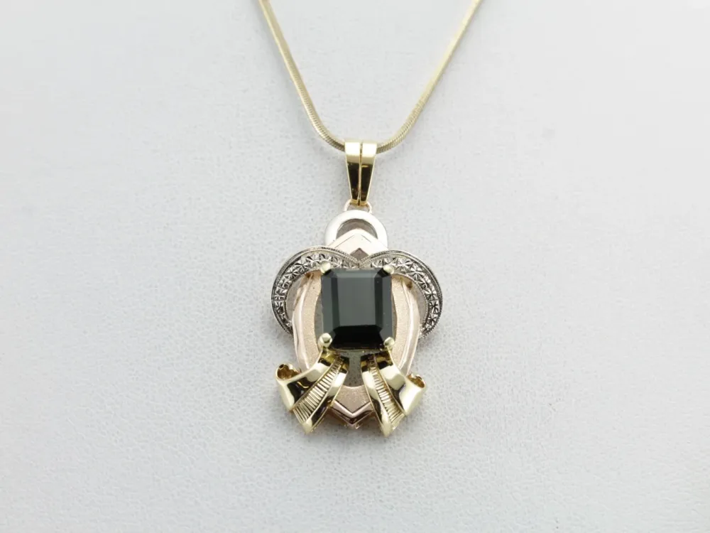 Professionele Klasse Retro Era Statement Pendant, Green Tourmaline Tri Color Gouden