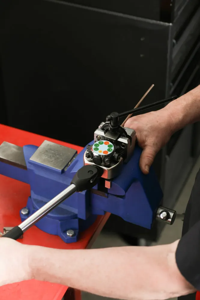 Professionele Kwaliteit ARES 18012 - Vakkundig Brake Line Flaring Tool