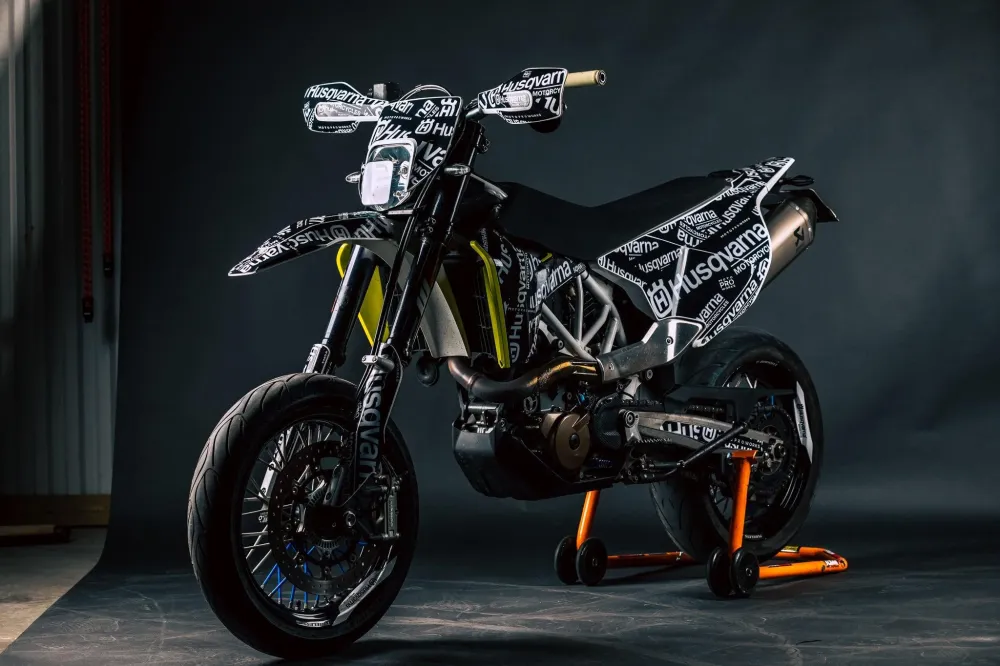 Husqvarna 701 Enduro GRAPHICS - "Prototype" (Zwart)