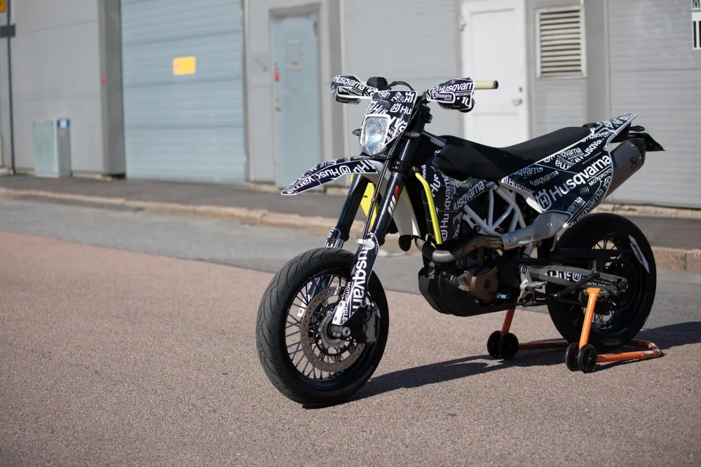 Husqvarna 701 Enduro GRAPHICS - "Prototype" (Zwart)