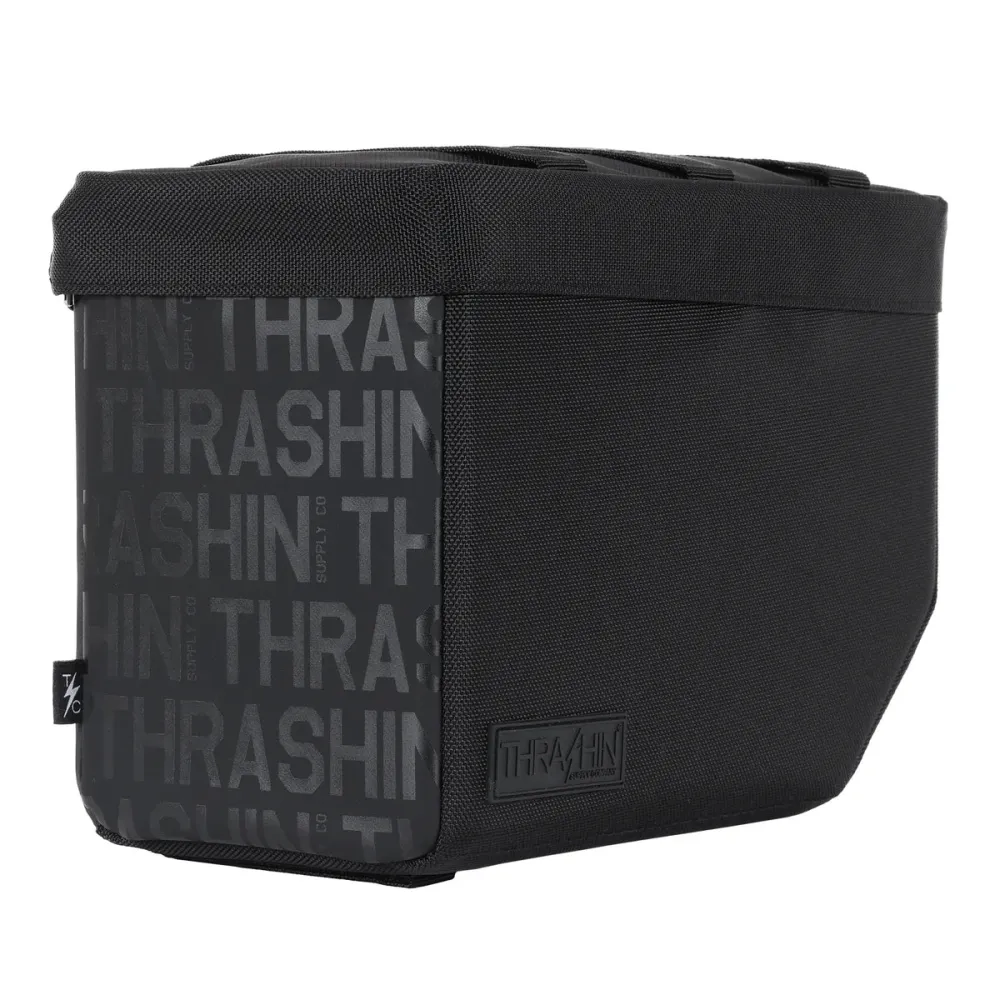 Thrashin Supply Essential Base 10L Throw-Over motorfiets zadeltas set