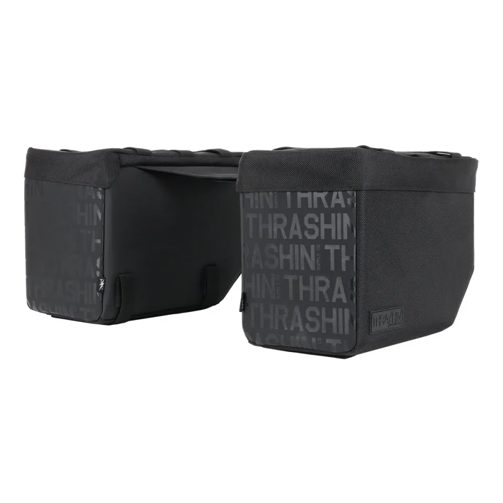 Thrashin Supply Essential Base 10L Throw-Over motorfiets zadeltas set
