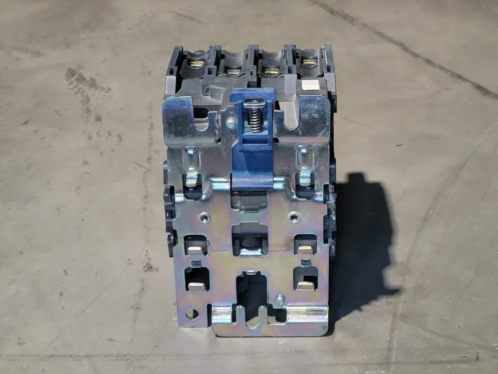 60 Amp Contactor LC1D40008F7