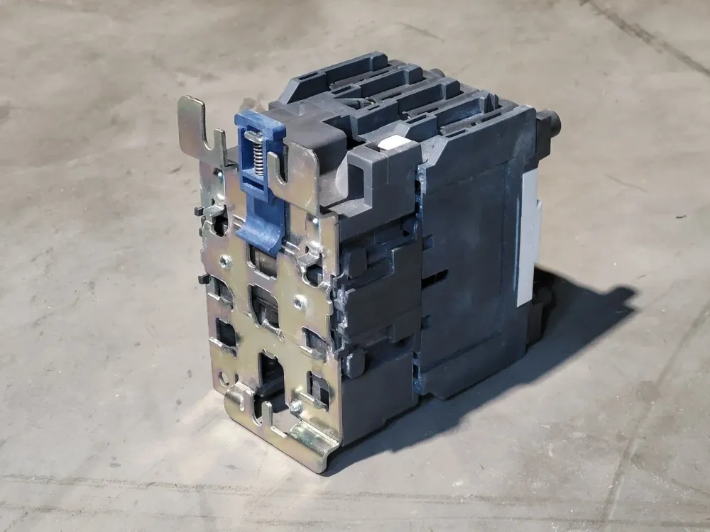 60 Amp Contactor LC1D40008F7