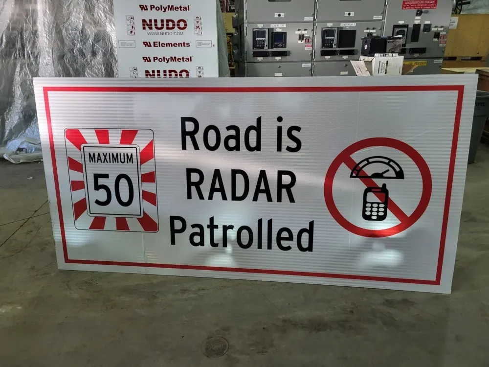 96" x 48" Road is Radar Patrolled - Maximum 50 km/h Sign voor Vrachtwagens